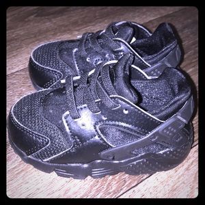 Toddler Nike Huarache in Black